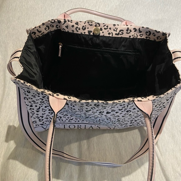 Tote - Picture 3 of 4